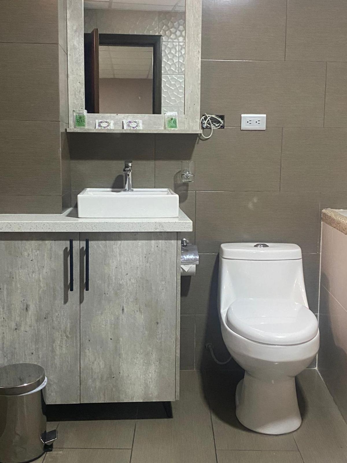Stelar Hostal Cuenca Bagian luar foto